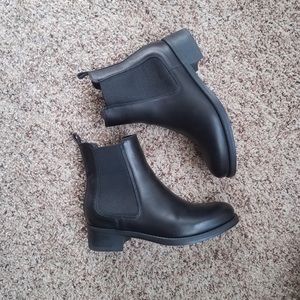 New! La Canadienne Chelsea weatherproof boots